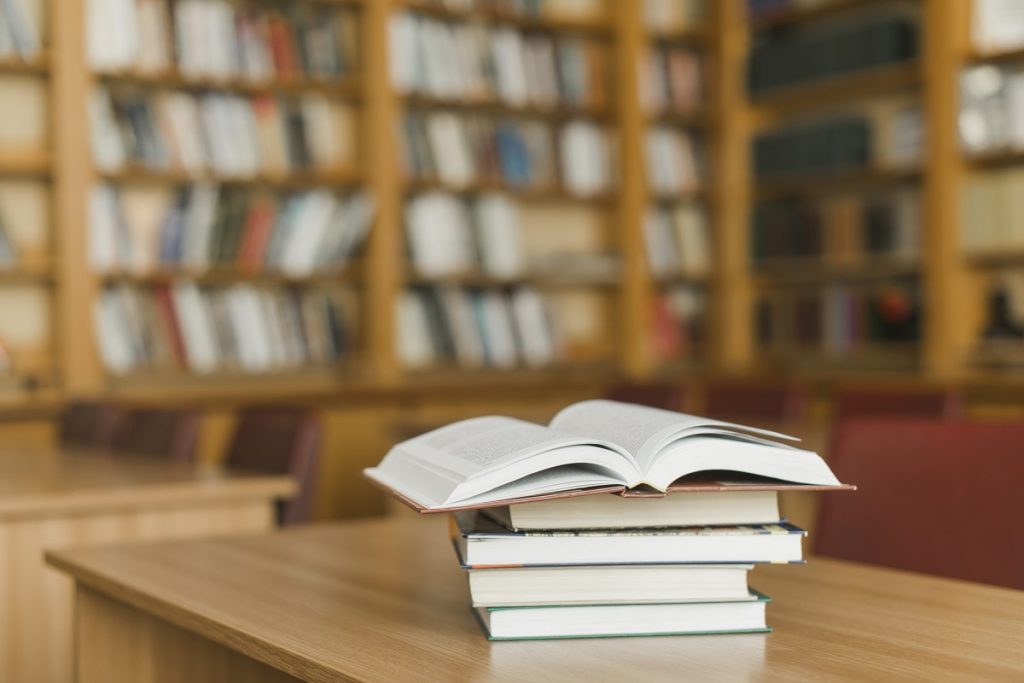 Czechs Have Fewer Books at Home, But Are Reading Just As Much, Says Survey Czechs Have Fewer Books at Home, But Are Reading Just As Much, Says Survey